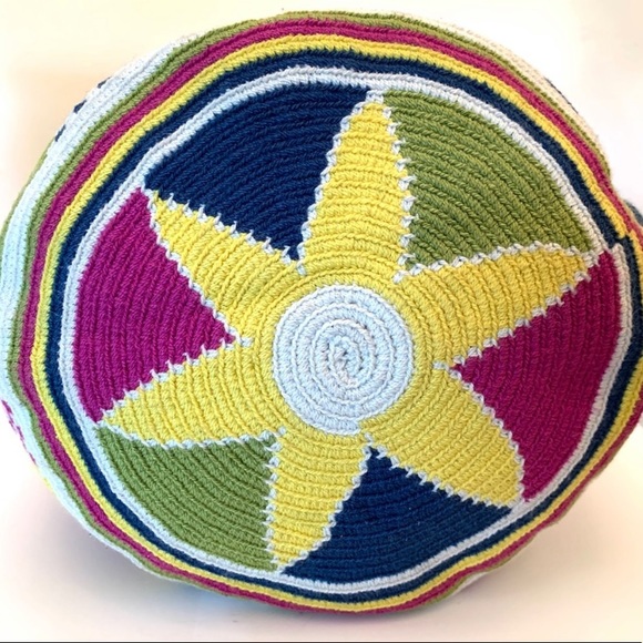 Handwoven Colorful Wayuu Mochila Bag - Picture 4 of 8
